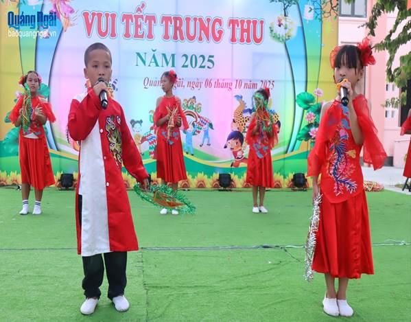 ''Vui Tết Trung thu'' ở Trung tâm Công tác xã hội tỉnh