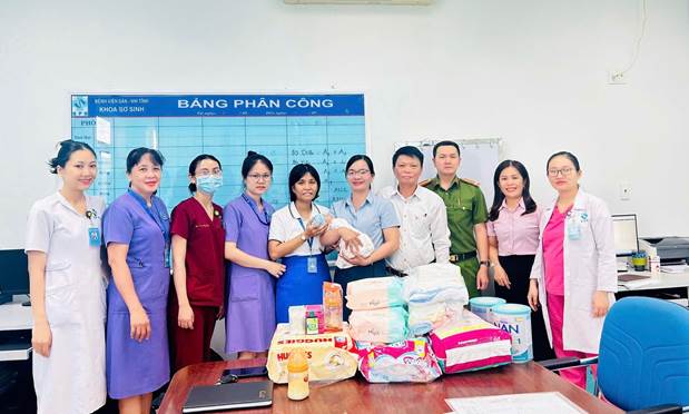 Tìm thân nhân cho trẻ em bị bỏ rơi.