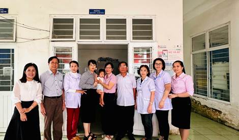 Tìm thân nhân cho trẻ em bị bỏ rơi.